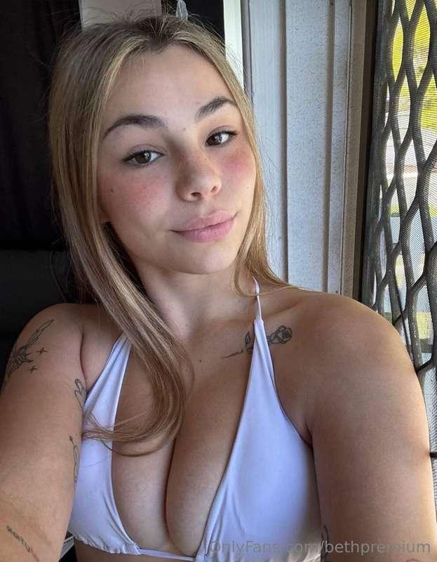 @kaylablakely is new to the scene & waiting to show you more..