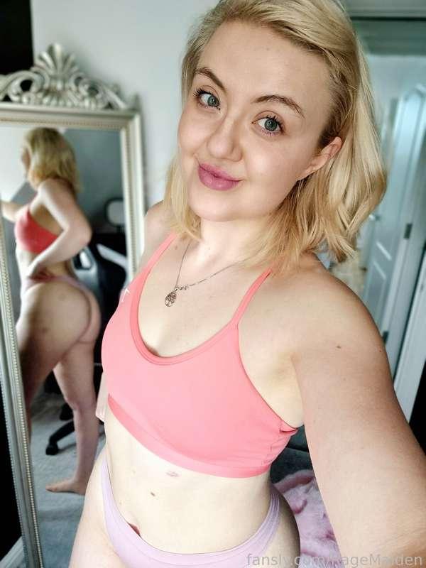 Happy valentines day lovlies, I'm thinking of you! Send me a message if your thinking of me 🥰💖💋❤