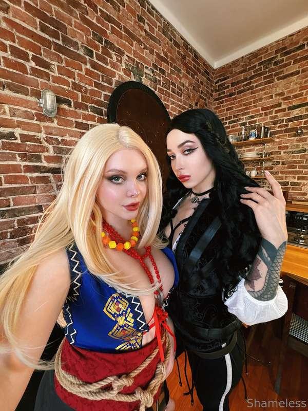 Between Keira’s ( @alexislusttt ) sweet smile and Yennefer’s..