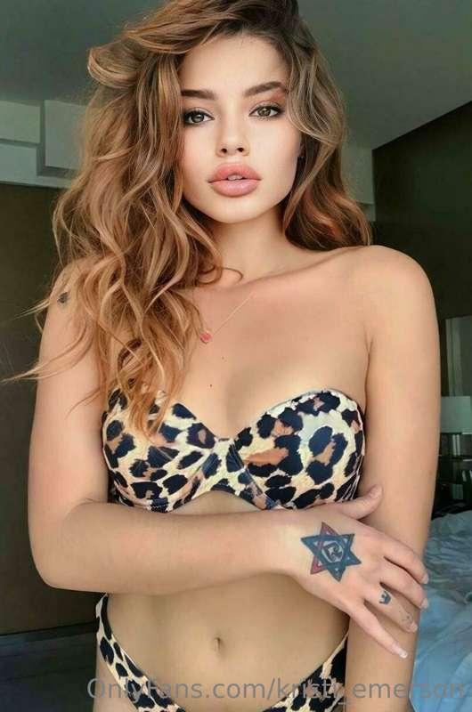 Free subscription💚
@missorgaasm she is looking for a big dic..
