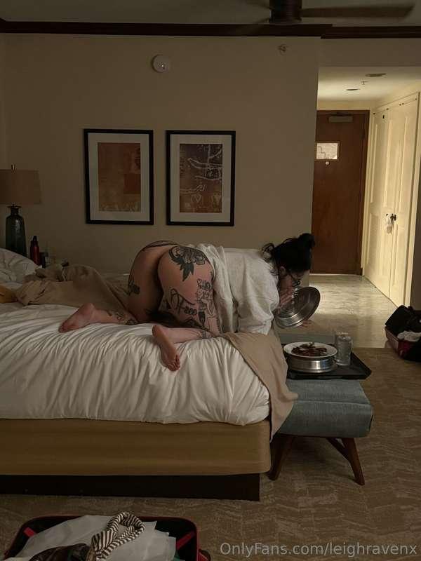 When the room service comes 🍑