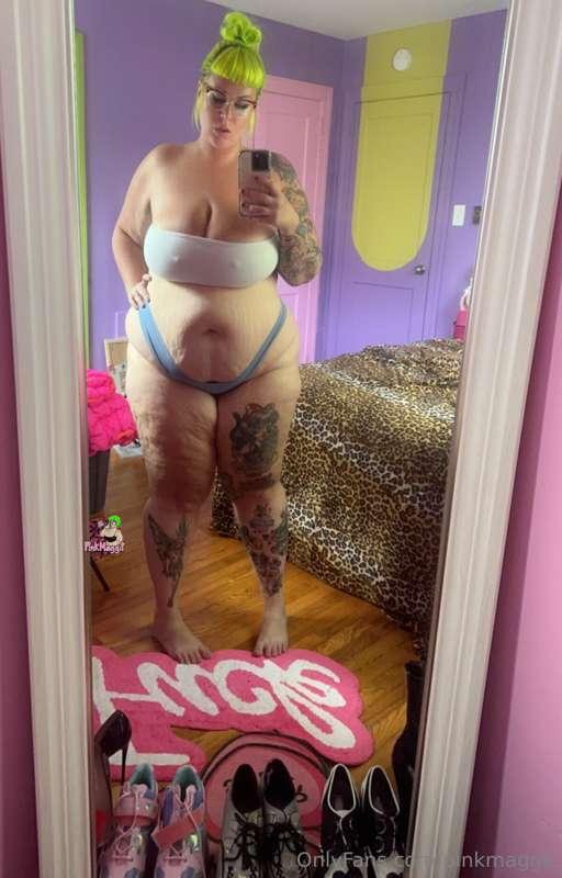 It’s been a while since I posted some hot mirror pics. 💕