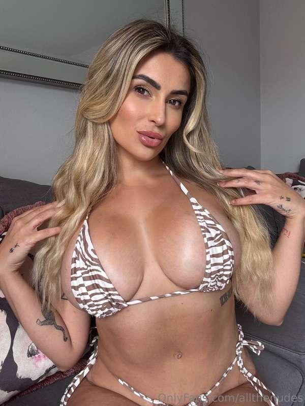 Feeling sweet 😇 but thinking dirty 😏