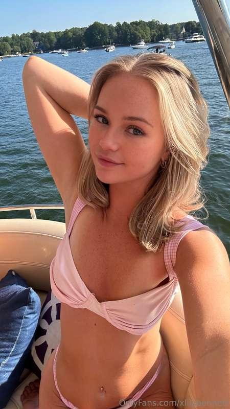 DM me what you find the most attractive on a women…