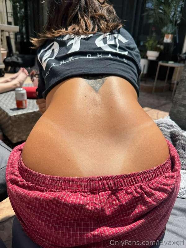Are you a fan of the tan line? 😜