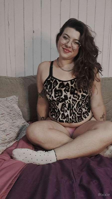 No one should know that your sexy neighbor sends you picture..