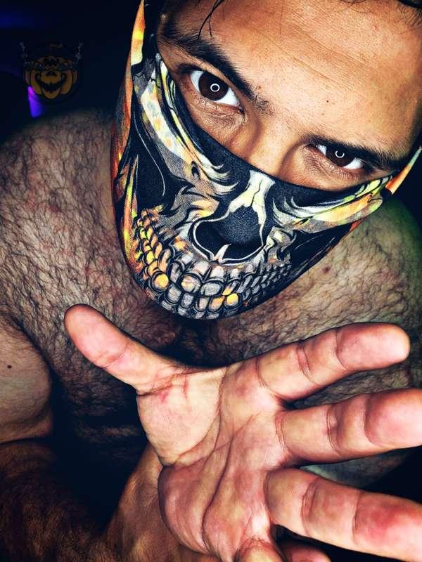 These hands can do so much 😈