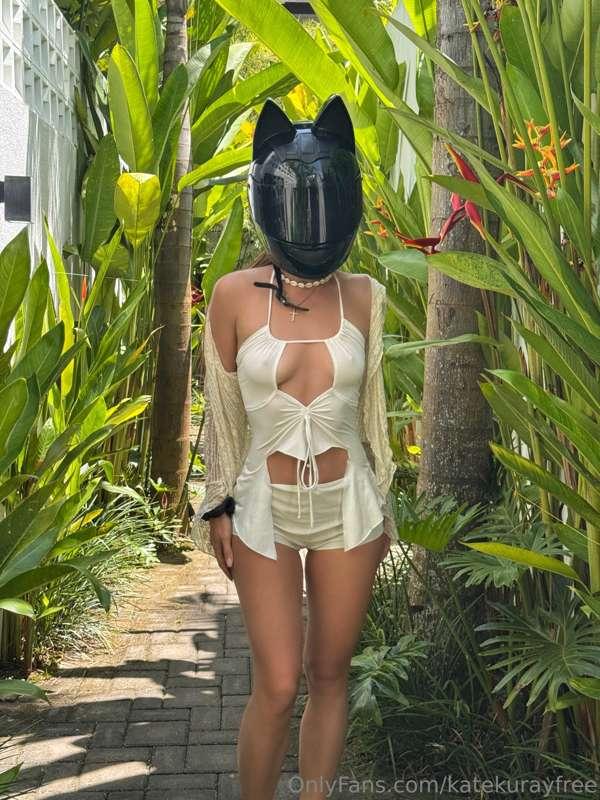 my cool kitty motorcycle helmet! Meow! 😍
