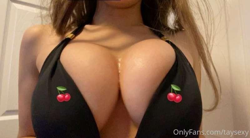 does it turn your cock on when I take a cum shot dripping be..