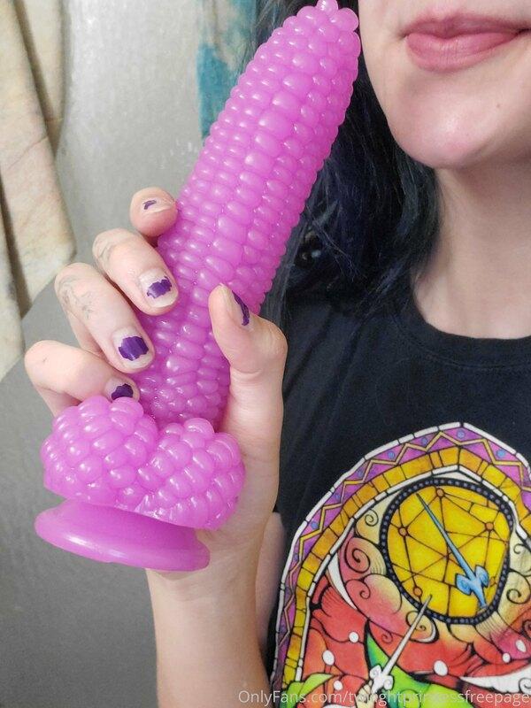My new favorite toy, made me squirt everywhere?
