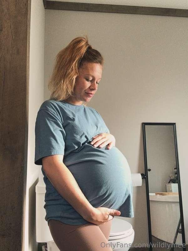 How much bigger can this belly get in the next 5 weeks 🥵🥵