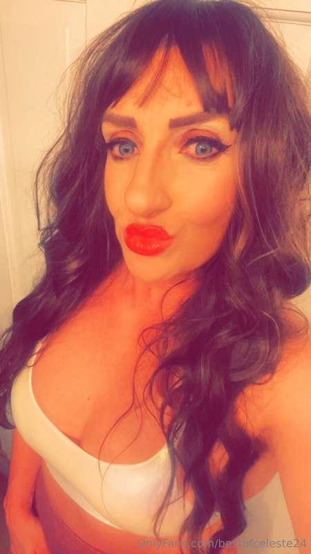 Can you believe I’m all alone for Valentine’s? You should ke..