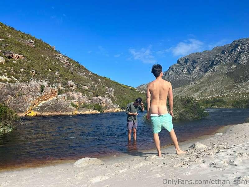 Mini Sunday photo dump, naked hiking backstage and asses :D