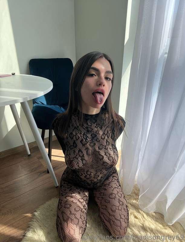 My girl Lizzy @lizzysx69 is pure fire—flexible, sexy, and fu..