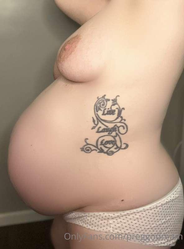 Last chance to jerk it to this pregnant MILF!!! 🤩