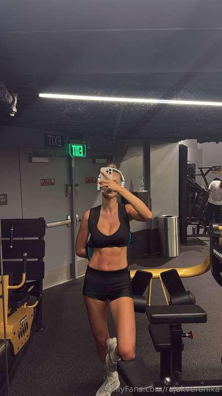 This face and this body ✌🏻✌🏻