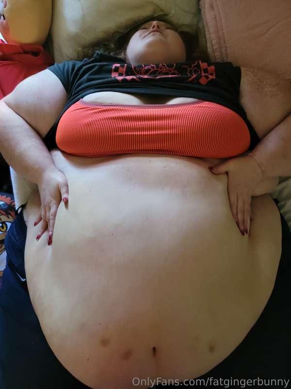 Look at this big belly after a huge meal ❤