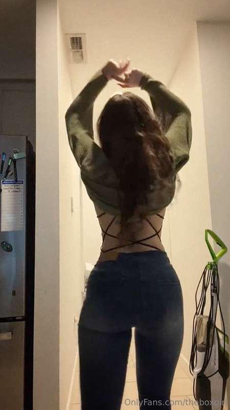 peach like this deserves full attention 🍑
