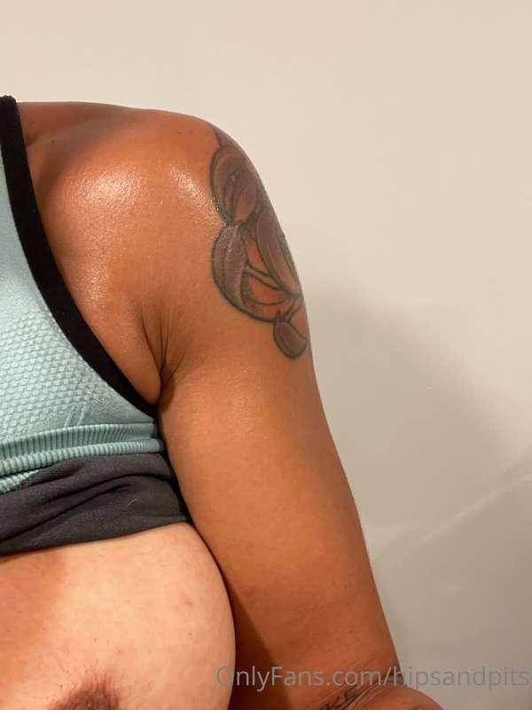 So sweaty. 💦 Anyone want a lick? 👅