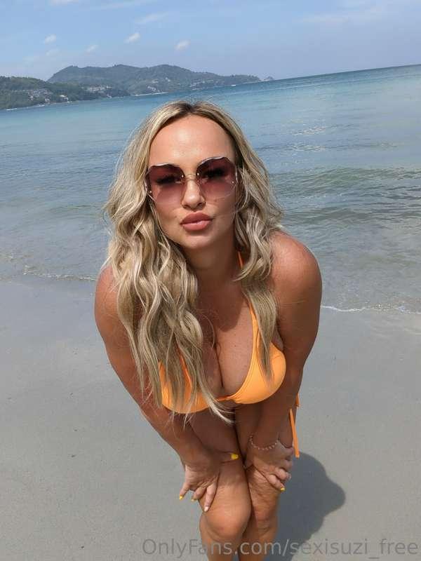Sandy beaches and Naughty moments 👅