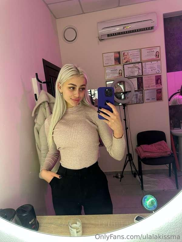 Came for a brow fix but ended up staying for coffee, gossip,..