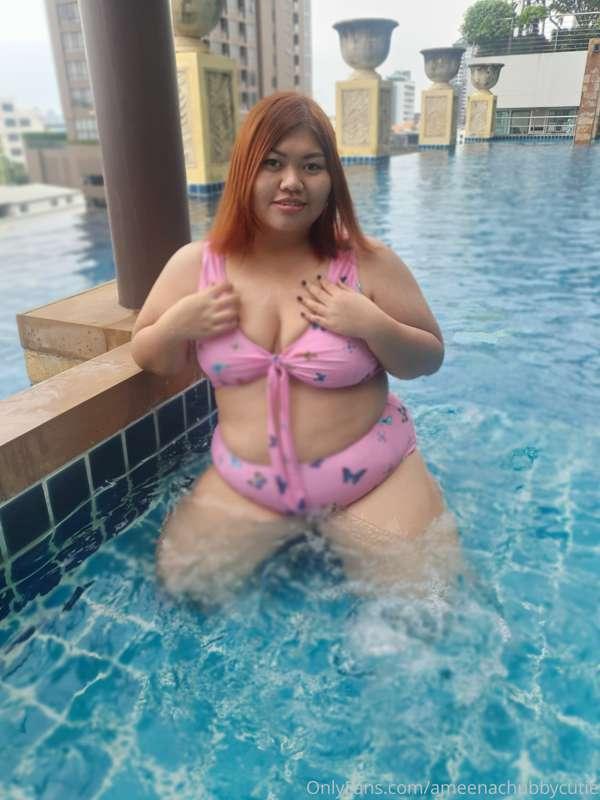 Pool time and my lovely pink butterfly swimwear 🐷🦋