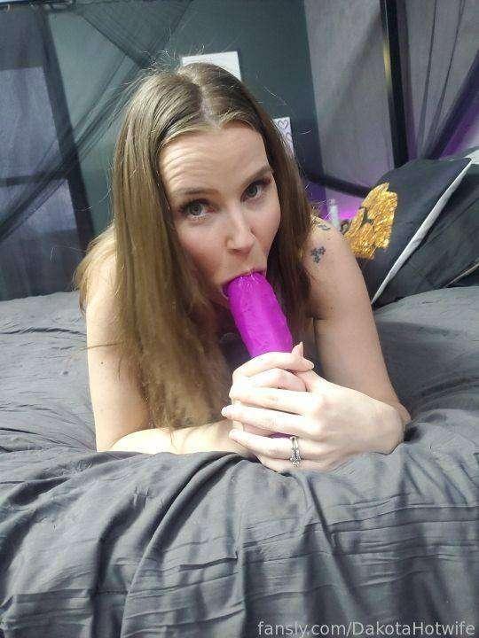 dakotahotwife image #43