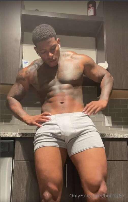 Tell me what you'd use to get those panties off me👅