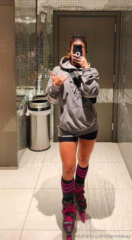 One of my last Sk8life bathroom selfies of the season 🩷🥹🛼   ..