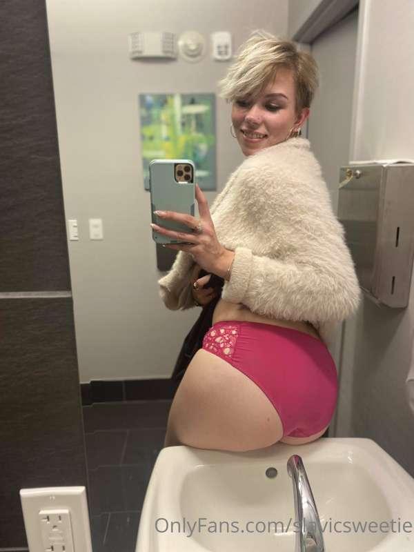 I get so bored at work 🤠

How is your day going? x