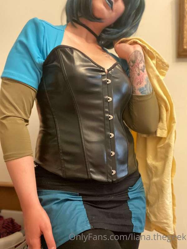 New and improved Gwen cosplay pics! Tell me if you want to s..