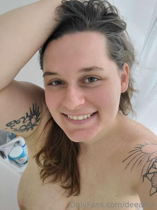 Come soap me from behind 😉🧼💧