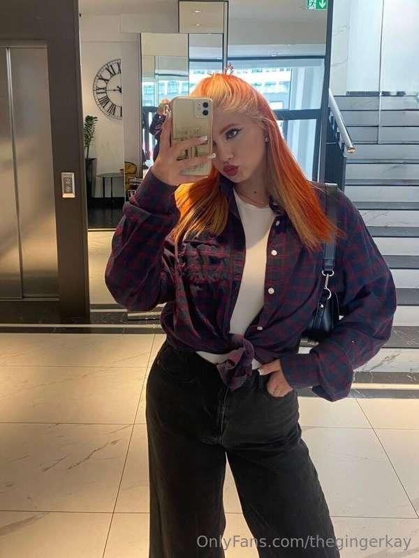 What’s the vibe — confident or cute?💋💋