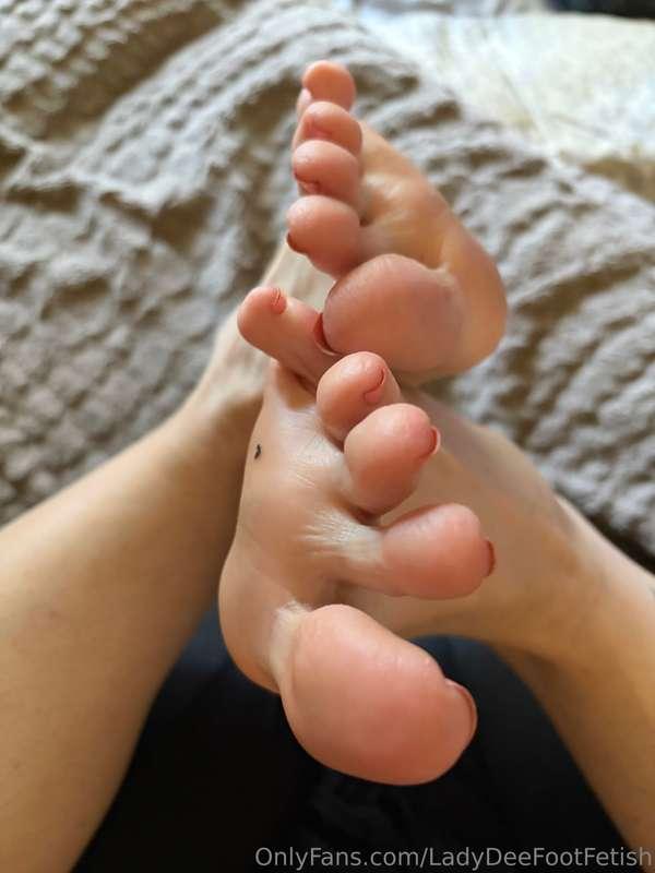 Happy TOESday!Grown out toenails and a large speck on my sol..
