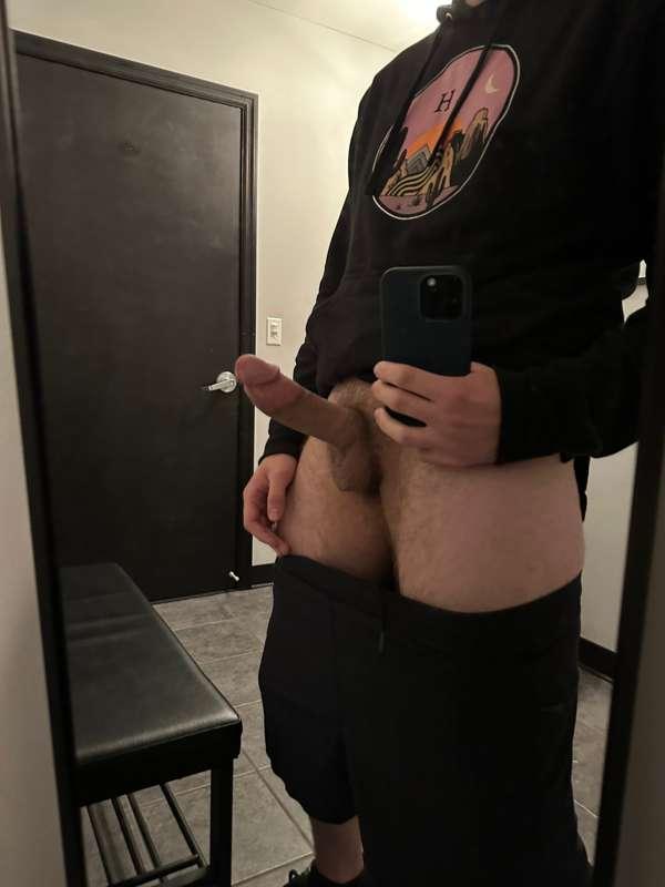 got so horny at the gym, had to get a load out 😮‍💨