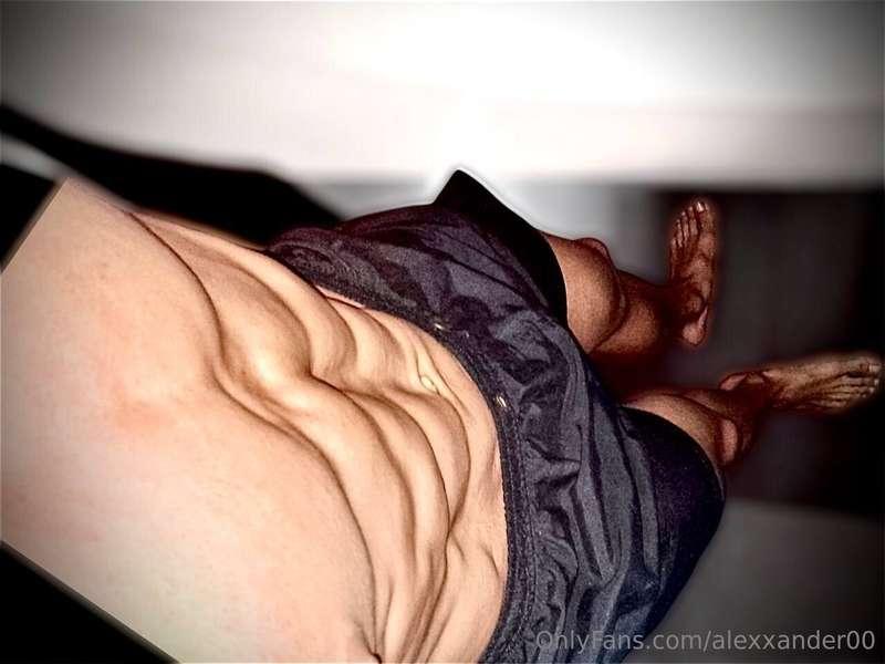 MUSCULAR ARGENTINE LOOKING FOR AN ENGAGING CHAT!ONLINE NOW F..