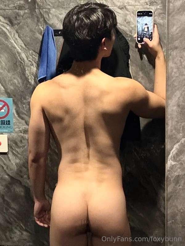 What would you do if you see me like this in the bathroom?🍑 ..