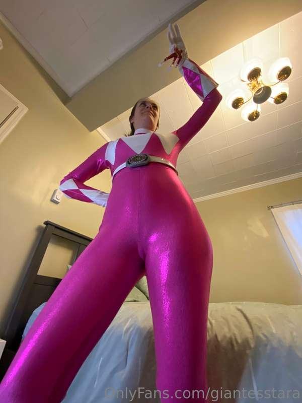 Pink Ranger in Charge! Kimberly is tired of Red and Blue Ran..