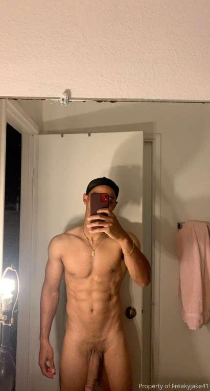 Who’s up? 👀 click to see the full pic 😅