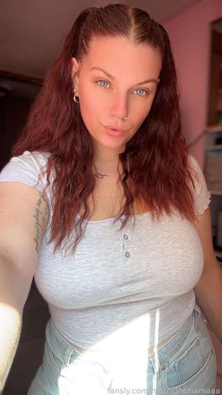 big and full.. just like how my baby like em 😋.









#bigtits #bigareolas #cleavage #redhead #MILF #chubby #nude #nsfw #worship #tittyworship #mommymilkers #saggy #saggytits #blueeyes #sexy #busty #tongue 