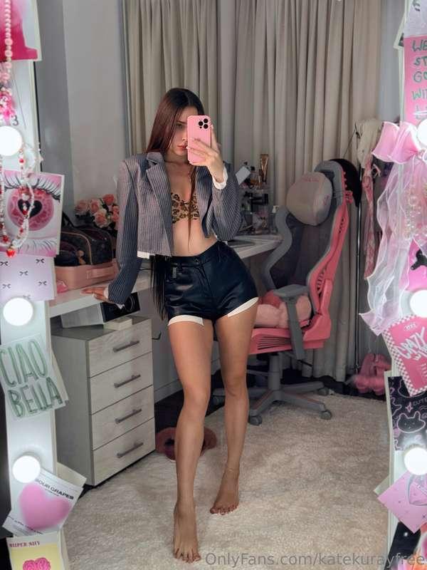 How do you like my look? 😍 What would you like to add here? ..
