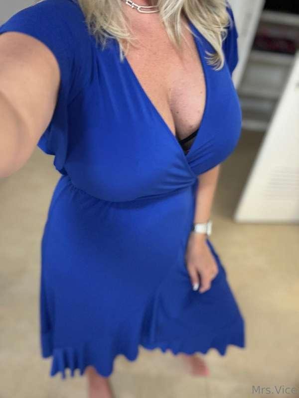 Tonight’s dinner dress…. Oh and a peek at my vacation nails ..
