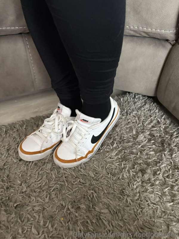 mrs_footjobqueen image #1