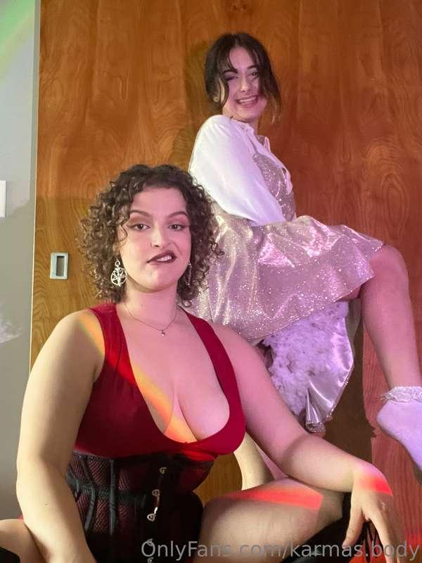 Photoshoot with my dominatrix roommate @seductrixevie   🤍 🖤🤍..