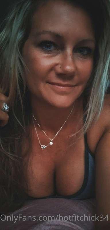 Happy Friday!  Whose getting naked this weekend...? 🙋‍♀️😈💋