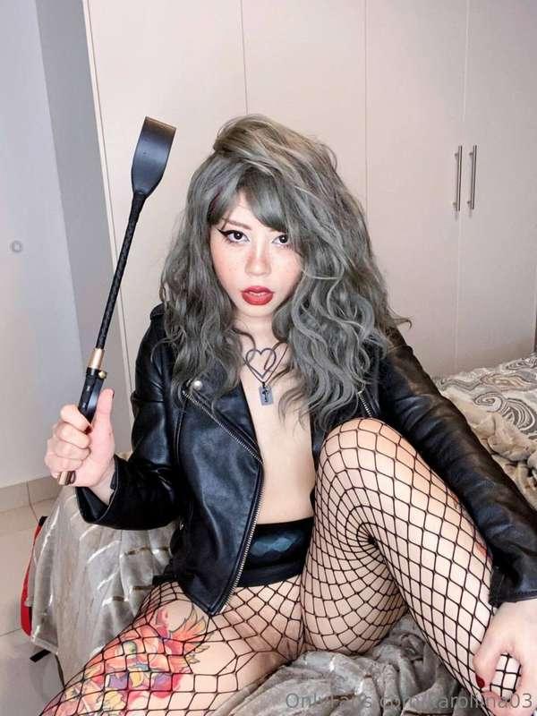 @mistressroxybdsm 🥺 She looks like a small and cute girl, bu..