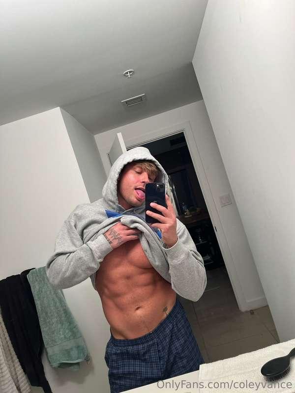 Holidazeeee always get me nice, what do you wanna see for th..