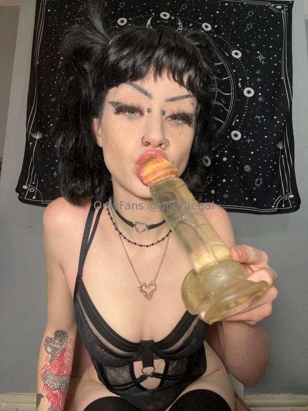 Nom nom ... and the dildo is gone! 🤪  (Enjoy these! They are..