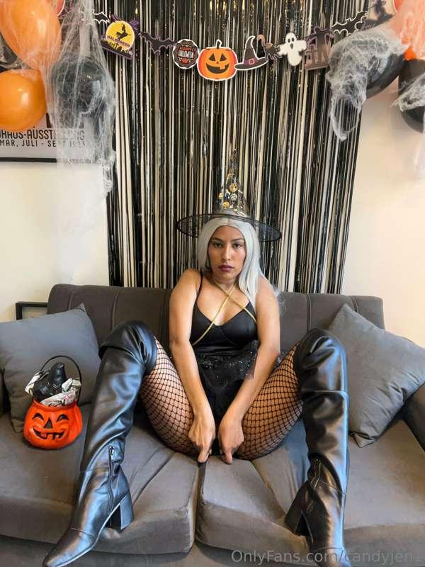 I'll eat my sweet and delicious pussy 🤤🍭 and I'll cast a big..