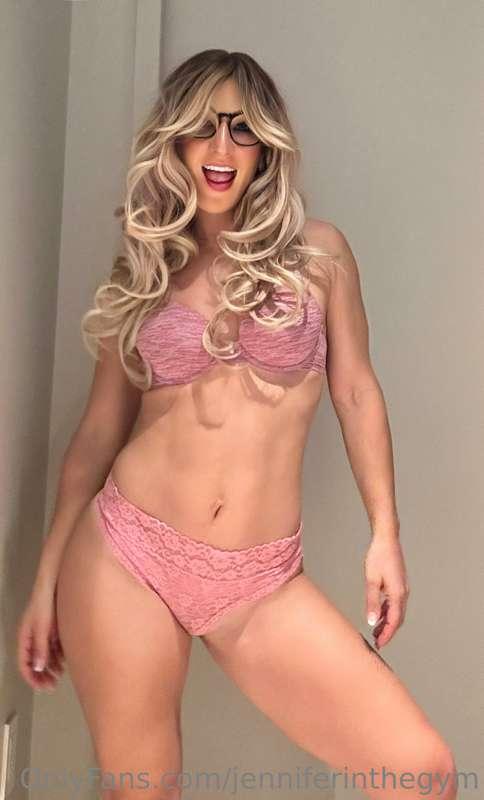 Sculpted physique, naughty thoughts. Perfect combination🤭